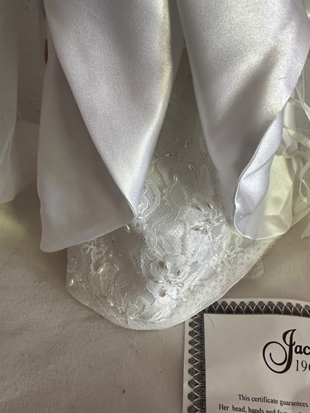 Royalton Collection - Jacqueline 1960s Porcelain Bride Doll in White Satin Gown - Picture 4 of 9